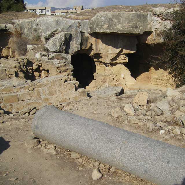 Подземный комплекс (эллинистическо-римский период) и остатки колонн раннехристианской базилики