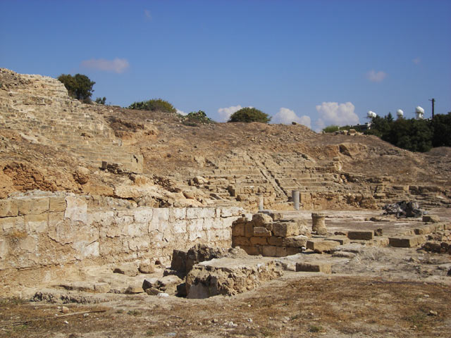 Амфитеатр на склоне плато Nea Paphos (310 - 30 года до н.э. - 330 год н.э., эллинистическо-римский период)