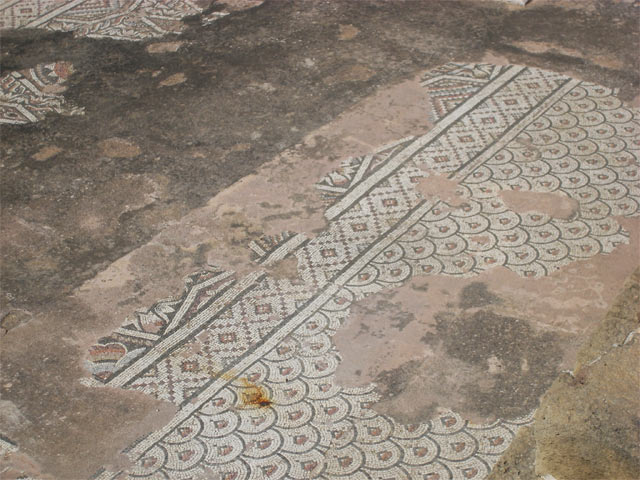 Мозаичный пол боковых проходов нефа базилики Хрисополитисса